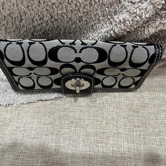 COACH Black Signature Turnlock Wallet - Picture 4 of 16
